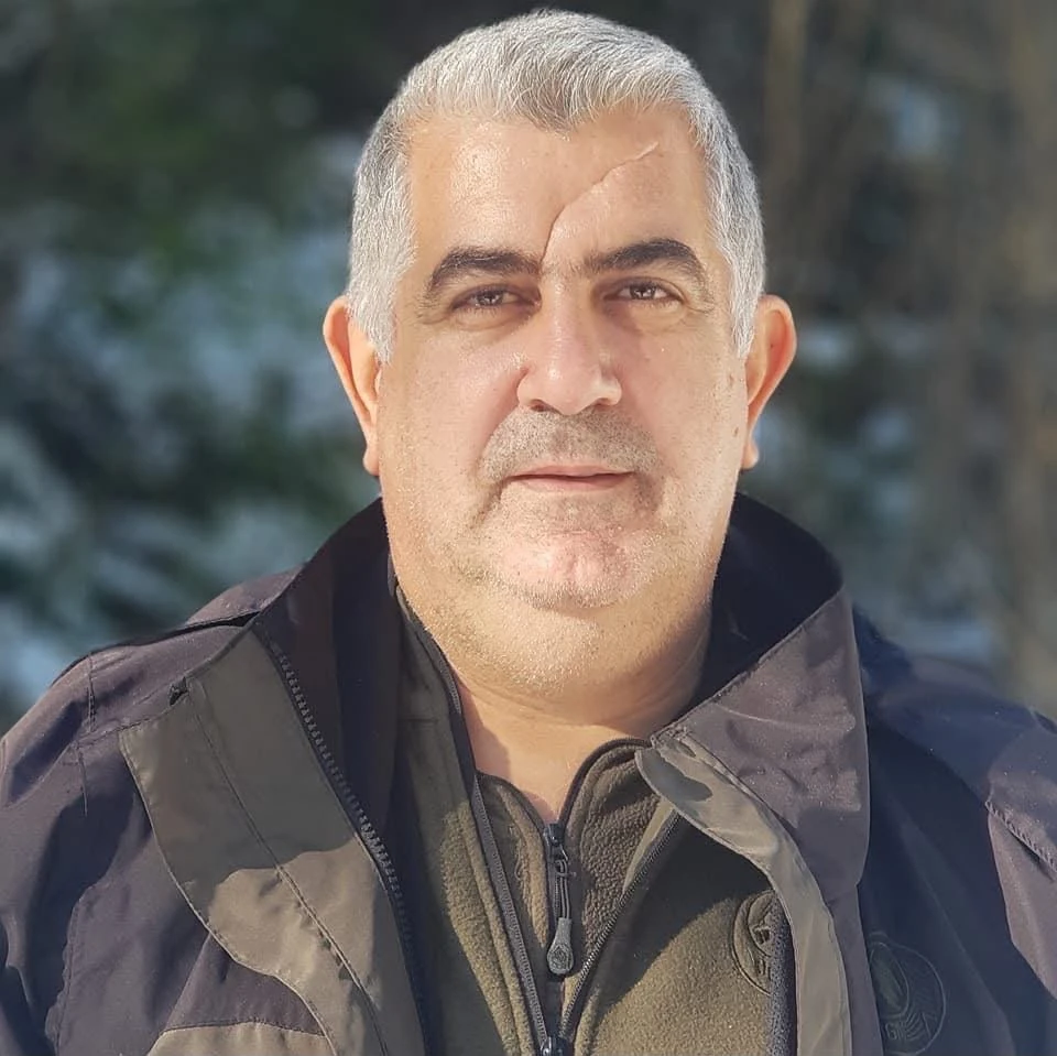 Ömer Abak'ın yakın çekim portresi